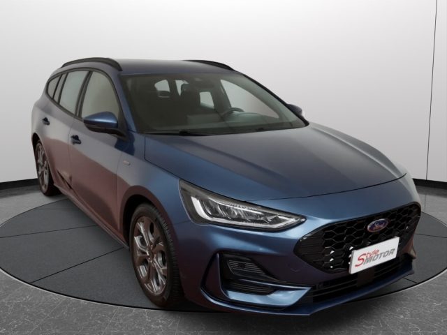 Ford Focus 1.0 EcoBoost Hybrid 125 CV 5p. ST-Line - foto 2 di 4