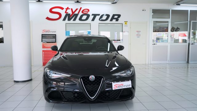 Alfa Romeo Giulia 2.9 T V6 Quadrifoglio MANUALE TIRATURA LIMITATA - foto 2 di 4