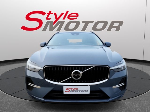 Volvo XC60 B4 (d) automatico Momentum AWD UFFICIALE usato a FANO