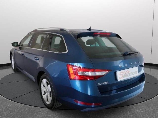 Skoda Superb 2.0 TDI EVO 122 CV SCR DSG Wagon Executive - foto 2 di 4