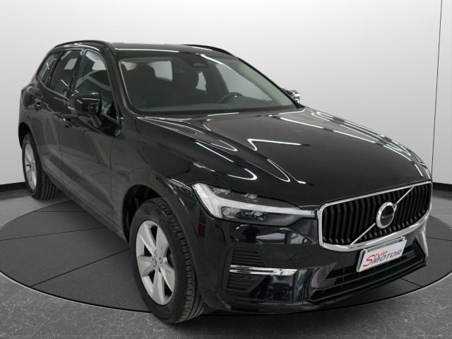 Volvo XC60 B4 (d) AWD automatico Momentum Sport - foto 2 di 4