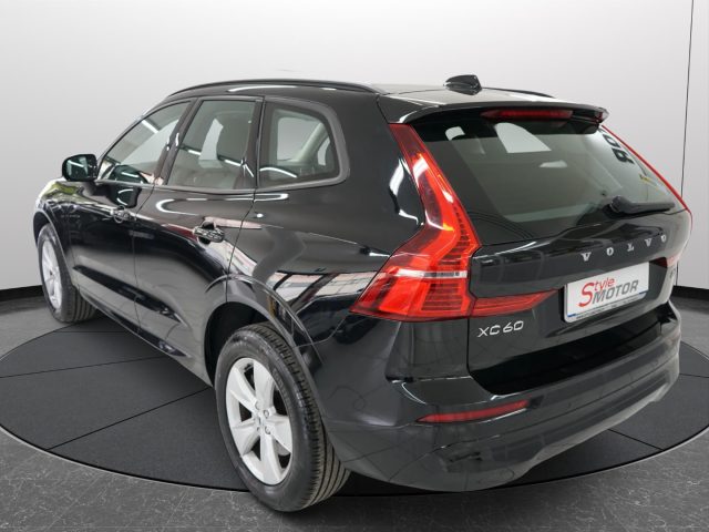Volvo XC60 B4 (d) AWD automatico Momentum Sport - foto 4 di 4