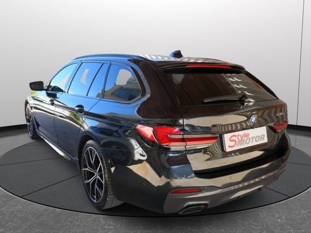 BMW 530 e Touring M Sport Ufficiale Italiana - foto 2 di 4