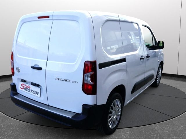 Toyota Proace City 1.5D 100 CV S&S PC Comfort - foto 2 di 4