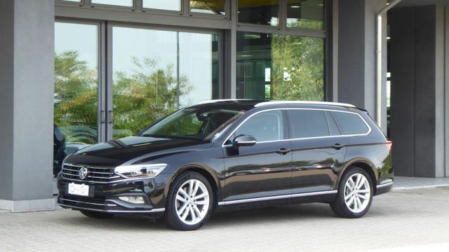 Volkswagen Passat Variant 2.0 TDI SCR 190 CV DSG Highline BMT usato a QUATTRO CASTELLA