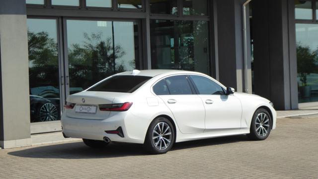 BMW 318 d Luxury Automatico - foto 3 di 4