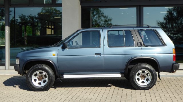 Nissan Terrano 3.0i V6 cat 5 porte ASI usato a QUATTRO CASTELLA