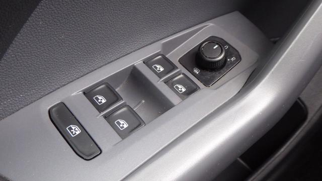 Volkswagen T-Cross 1.0 TSI Urban BMT - foto 2 di 4