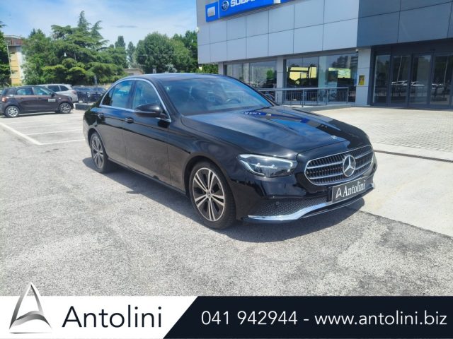 Mercedes-Benz E 220 d Auto Sport - foto 2 di 4
