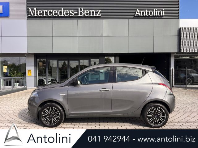 Lancia Ypsilon 1.0 FireFly 5 porte S&S Hybrid Silver Plus - foto 3 di 4