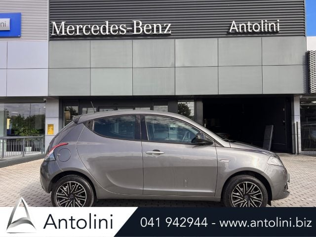 Lancia Ypsilon 1.0 FireFly 5 porte S&S Hybrid Silver Plus, del 2023, 86.338 km, in vendita a Venezia (VE)