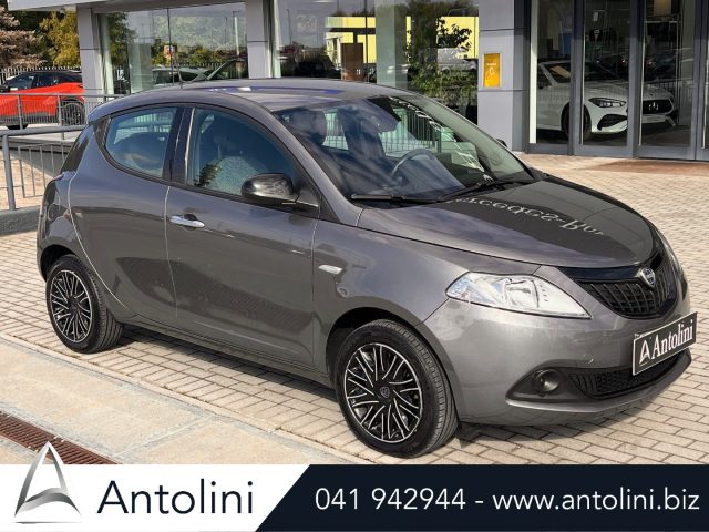 Lancia Ypsilon 1.0 FireFly 5 porte S&S Hybrid Silver Plus - foto 2 di 4