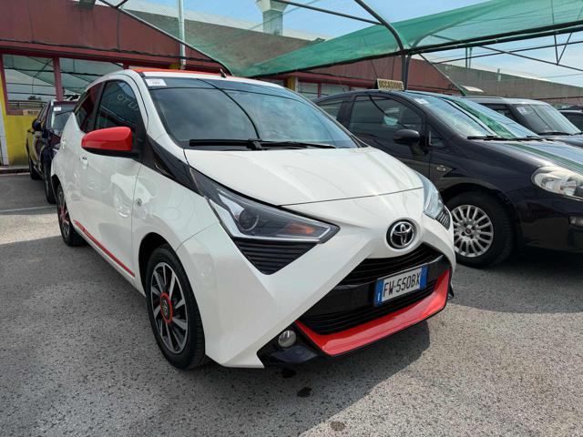 Toyota Aygo 1.0 VVT-i 72 CV 5 porte x-wave orange - foto 2 di 4