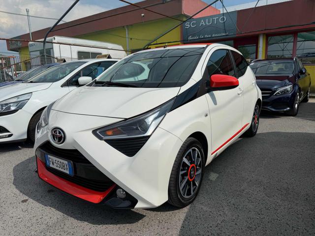 Toyota Aygo 1.0 VVT-i 72 CV 5 porte x-wave orange usato a BUTTRIO