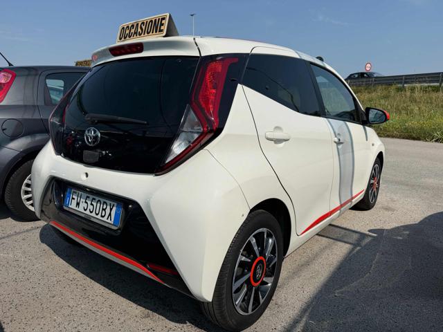 Toyota Aygo 1.0 VVT-i 72 CV 5 porte x-wave orange - foto 3 di 4