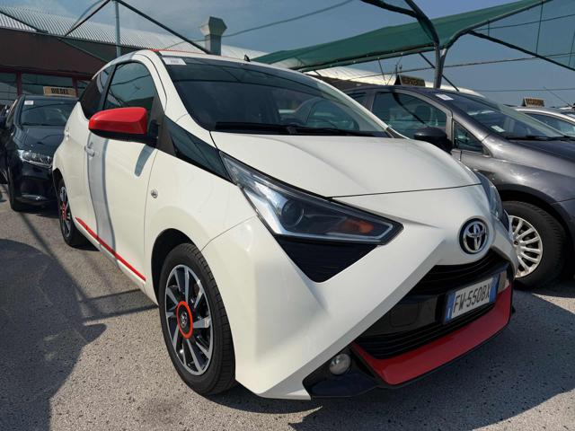 Toyota Aygo 1.0 VVT-i 72 CV 5 porte x-wave orange - foto 2 di 4