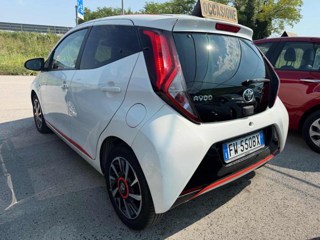 Toyota Aygo 1.0 VVT-i 72 CV 5 porte x-wave orange - foto 4 di 4
