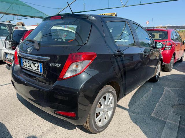 Toyota Yaris 1.0 5 porte Lounge - foto 4 di 4