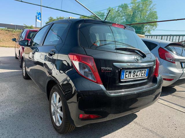 Toyota Yaris 1.0 5 porte Lounge - foto 3 di 4