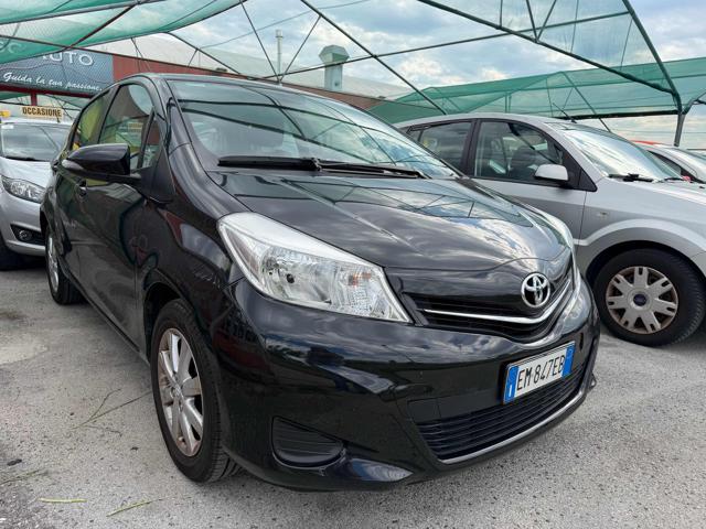 Toyota Yaris 1.0 5 porte Lounge - foto 2 di 9