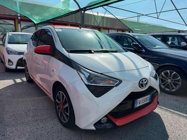 Toyota Aygo 1.0 VVT-i 72 CV 5 porte x-wave orange - foto 2 di 4