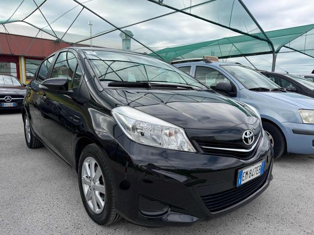 Toyota Yaris 1.0 5 porte Lounge - foto 2 di 4