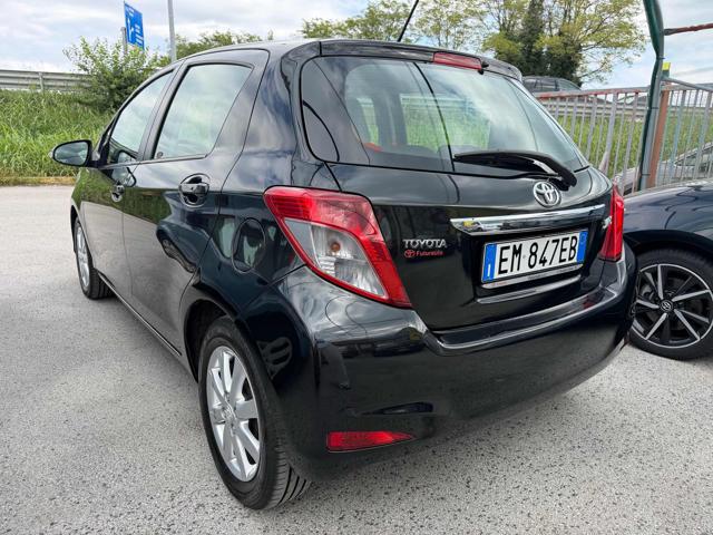 Toyota Yaris 1.0 5 porte Lounge - foto 4 di 4