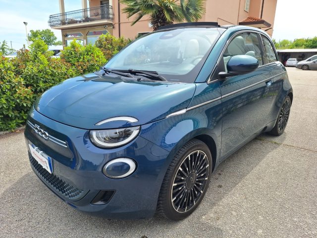 Fiat 500e Cabrio 42 kWh La Prima - foto 3 di 4