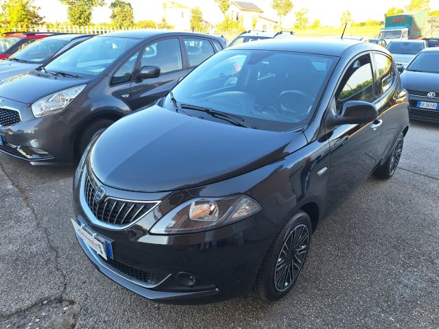 Lancia Ypsilon 1.0 FireFly 5 porte S&S Hybrid Gold - foto 2 di 4
