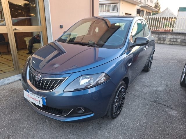 Lancia Ypsilon 1.0 FireFly 5 porte S&S Hybrid Gold, del 2023, 68.000 km, in vendita a Grottaminarda (AV)