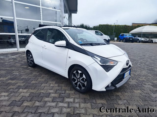 Toyota Aygo Connect 1.0 VVT-i 72 CV 5 porte x-wave MMT - foto 3 di 4