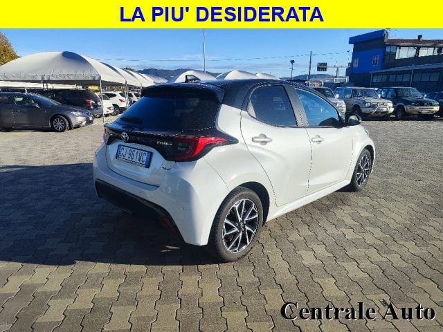 Toyota Yaris 1.5 Hybrid 5 porte Lounge - foto 2 di 4