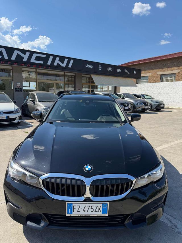 BMW 320 d 48V Touring Sport - foto 2 di 4