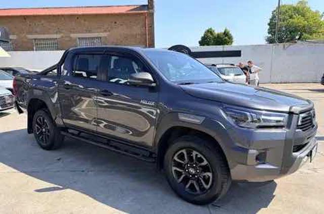 Toyota Hilux 2.8 D A/T 4WD 4 porte Double Cab Invincible - foto 3 di 4