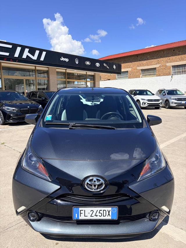 Toyota Aygo 1.0 VVT-i 69 CV 5 porte x-cool TSS - foto 2 di 4