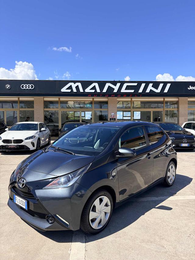 Toyota Aygo 1.0 VVT-i 69 CV 5 porte x-cool TSS, del 2017, 124.000 km, in vendita a Civita Castellana (VT)