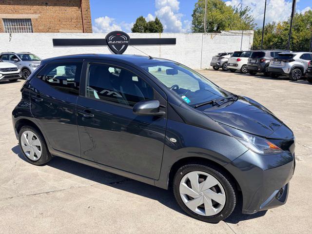 Toyota Aygo 1.0 VVT-i 69 CV 5 porte x-cool TSS - foto 3 di 4