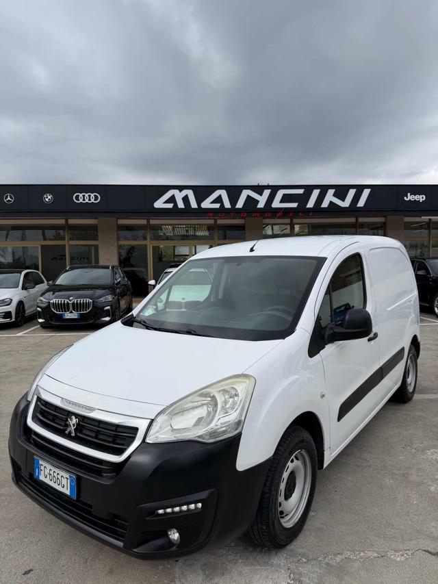 Peugeot Partner BlueHDi 100 L1 Furgone Premium, del 2017, 110.000 km, in vendita a Civita Castellana (VT)