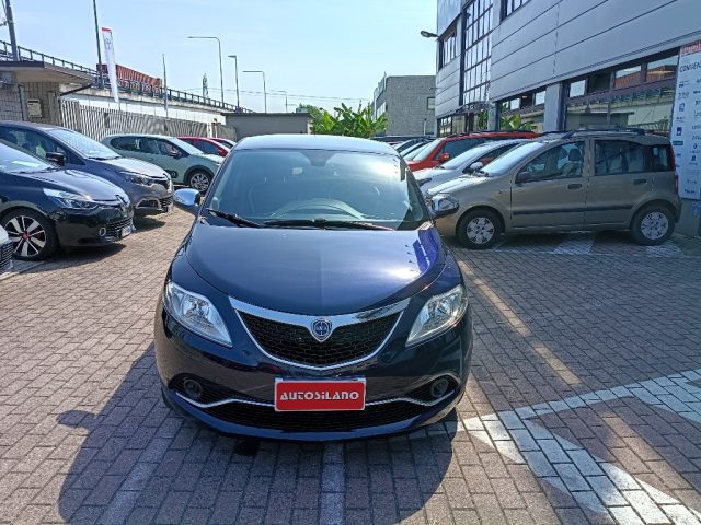 Lancia Ypsilon 1.2 69 CV 5 porte S&S Platinum - foto 2 di 4