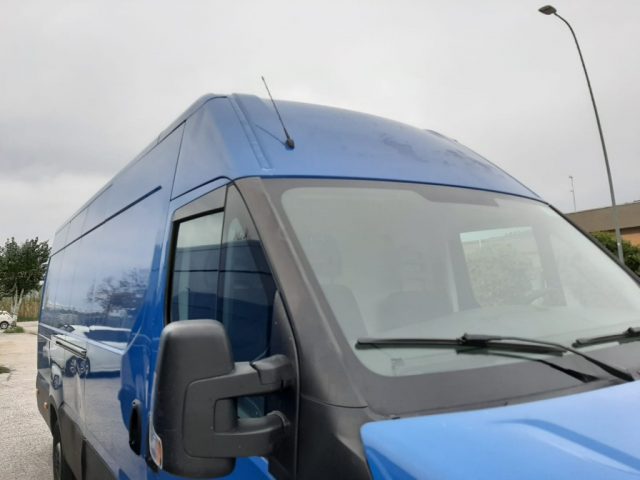 Iveco Daily 35S14V 2.3 HPT PLM-TM Furgone usato a MARTINSICURO