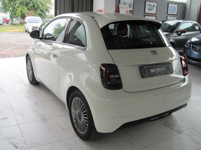 Fiat 500 Icon Berlina 42 kWh, del 2022, 7.000 km, in vendita a Tortona (AL)