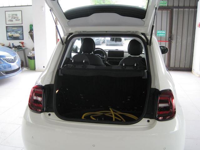 Fiat 500 Icon Berlina 42 kWh, del 2022, 7.000 km, in vendita a Tortona (AL)
