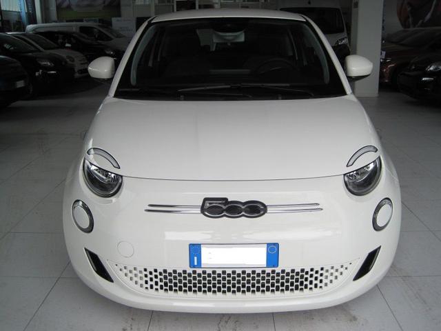 Fiat 500 Icon Berlina 42 kWh, del 2022, 7.000 km, in vendita a Tortona (AL)