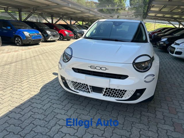 Fiat 600 PROMO FIN.Hybrid 110 CV DCT MHEV COMF SPECIALE KM0 nuovo a CASTELLO DI ANNONE