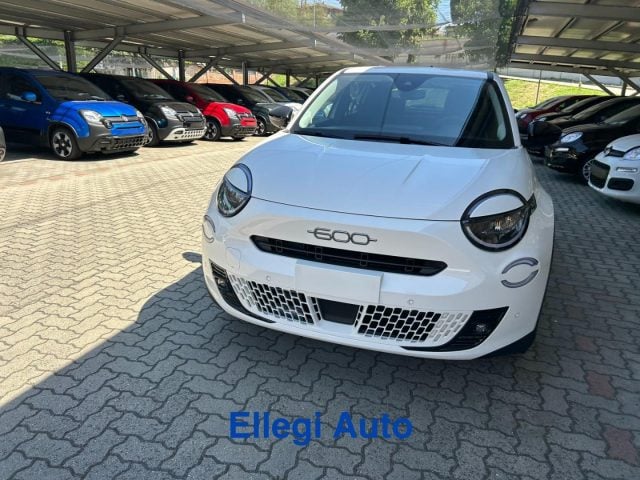 Fiat 600 PROMO FIN.Hybrid 110 CV DCT MHEV COMF SPECIALE KM0 nuovo a CASTELLO DI ANNONE