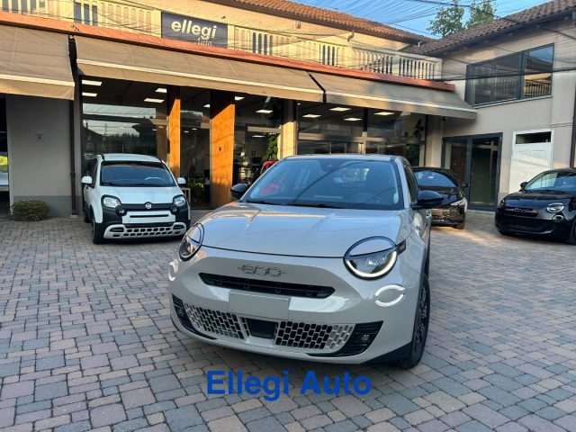 Fiat 600 Hybrid 145 CV DCT MHEV KM 0 + PACK STYLE - foto 2 di 4