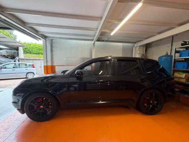 Porsche Cayenne 4.8 Turbo - foto 2 di 4