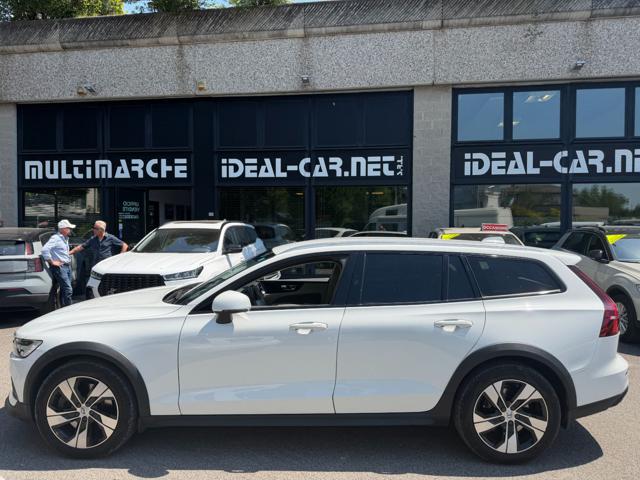 Volvo V60 Cross Country D4 AWD Geartronic - foto 2 di 4
