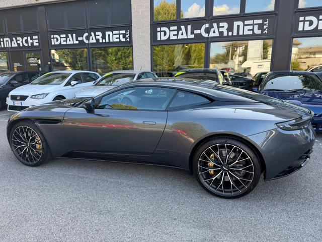 Aston Martin DB11 V8 Coupé - foto 2 di 4