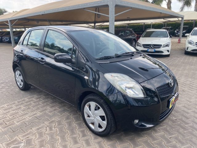 Toyota Yaris 1.3 5 porte Sol - foto 2 di 4
